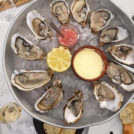 La Roseliere Maison Plain Pied Confortable Belle Decoration Jardin Magnifique Parking Privatif A 10 Mn A Pied Centre Ville Bayeux Proche Plages Du Debarquement Et Omaha Beach * Байе