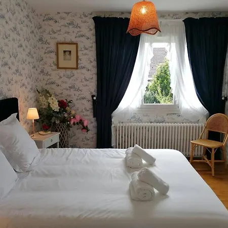 La Roseliere Maison Plain Pied Confortable Belle Decoration Jardin Magnifique 10 Mn A Pied Centre Proche Plages Du Debarquement Bayeux