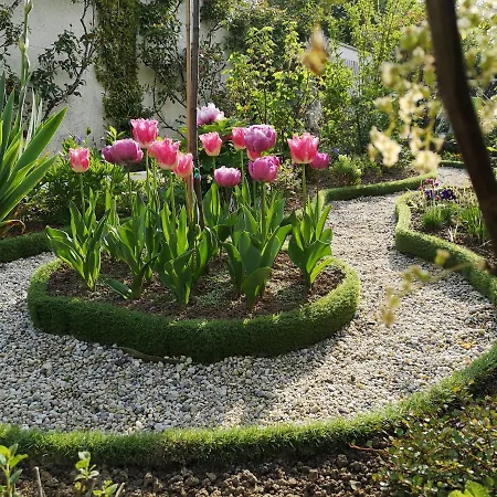 Dom wakacyjny La Roseliere Maison Plain Pied Confortable Belle Decoration Jardin Magnifique Parking Privatif A 10 Mn A Pied Centre Proche Plages Du Debarquement Et Omaha