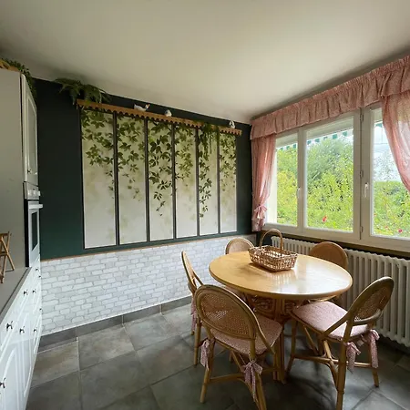 Dom wakacyjny La Roseliere Maison Plain Pied Confortable Belle Decoration Jardin Magnifique Parking Privatif A 10 Mn A Pied Centre Proche Plages Du Debarquement Et Omaha *