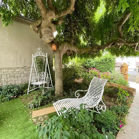 La Roseliere Maison Plain Pied Confortable Belle Decoration Jardin Magnifique Parking Privatif A 10 Mn A Pied Centre Proche Plages Du Debarquement Et Omaha بيت للعطل بايو