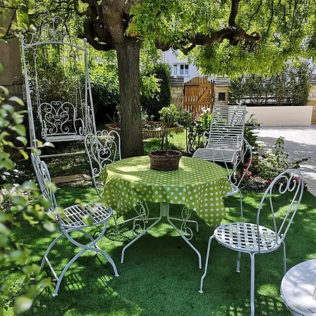 La Roseliere Maison Plain Pied Confortable Belle Decoration Jardin Magnifique Parking Privatif A 10 Mn A Pied Centre Proche Plages Du Debarquement Et Omaha 別荘
