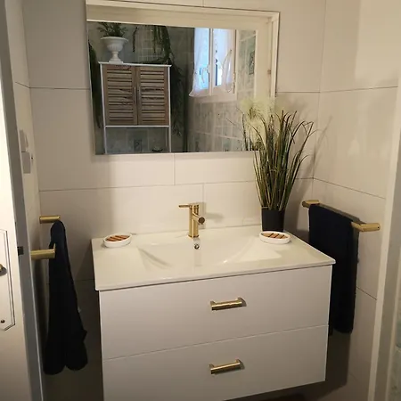 La Roseliere Maison Plain Pied Confortable Belle Decoration Jardin Magnifique Parking Privatif A 10 Mn A Pied Centre Proche Plages Du Debarquement Et Omaha 別荘 バイユー