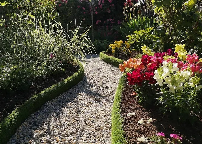 La Roseliere Maison Plain Pied Confortable Belle Decoration Jardin Magnifique Parking Privatif A 10 Mn A Pied Centre Proche Plages Du Debarquement Et Omaha