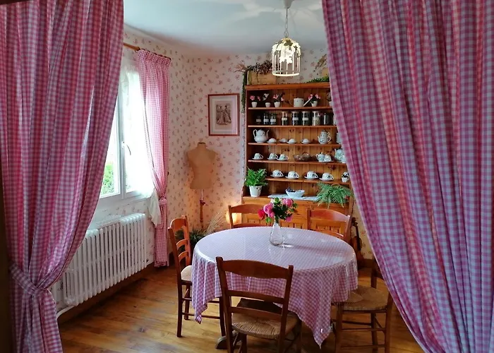 La Roseliere Maison Plain Pied Confortable Belle Decoration Jardin Magnifique Parking Privatif A 10 Mn A Pied Centre Proche Plages Du Debarquement Et Omaha * Bayeux