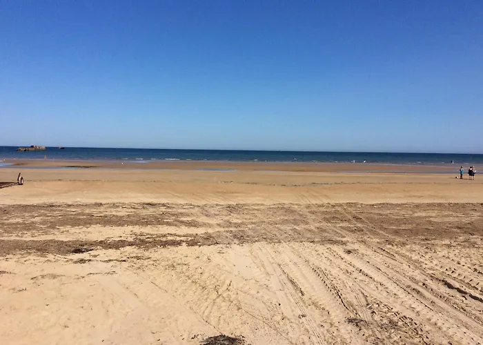 La Roseliere Maison Plain Pied Confortable Belle Decoration Jardin Magnifique Parking Privatif A 10 Mn A Pied Centre Proche Plages Du Debarquement Et Omaha Ferienhaus *