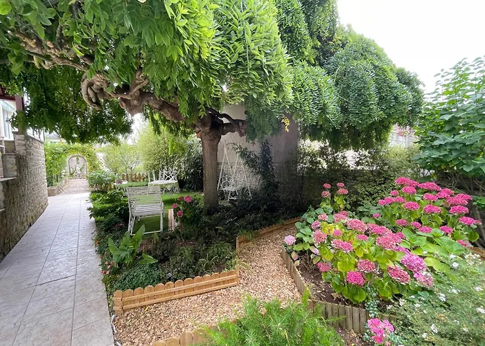 Ferienhaus La Roseliere Maison Plain Pied Confortable Belle Decoration Jardin Magnifique Parking Privatif A 10 Mn A Pied Centre Proche Plages Du Debarquement Et Omaha Bayeux